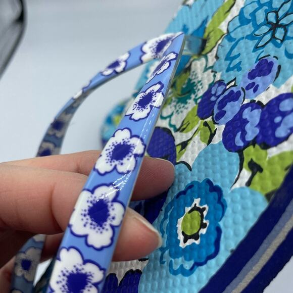 Vera Bradley Blue Floral Flip Flop Sandals Womens 7-8 Casual Summer Beachy - Picture 2 of 6